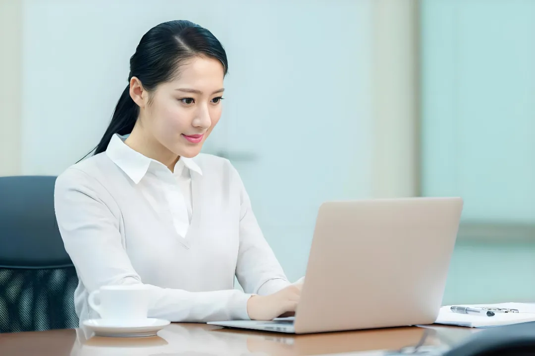 从文员到外贸女王，自学跨境电商独立站卖出自由人生